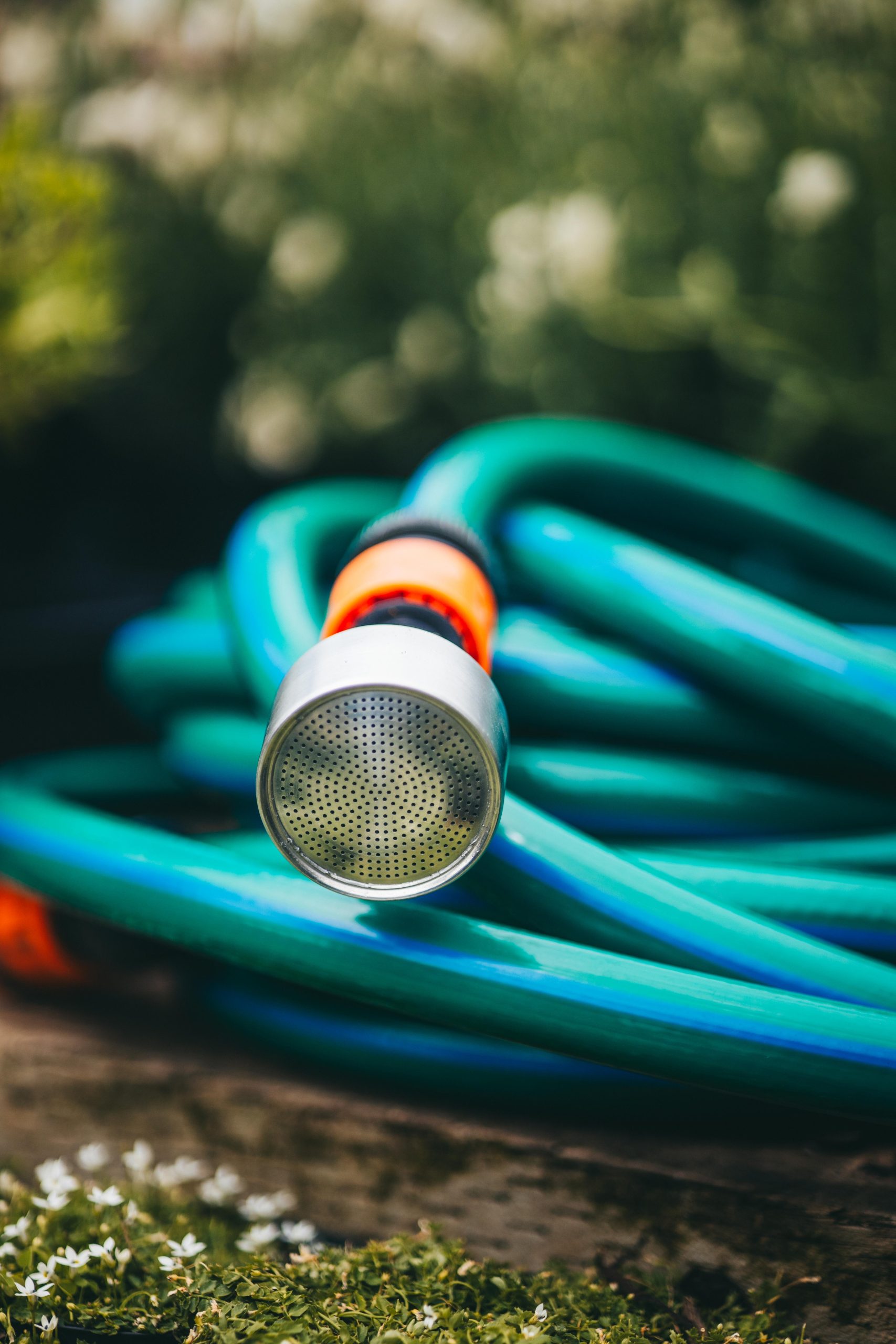 A High Flow Watering Rosette, Hose and Adaptor 18x30mm with a light on it that provides High Flow water for efficient watering.